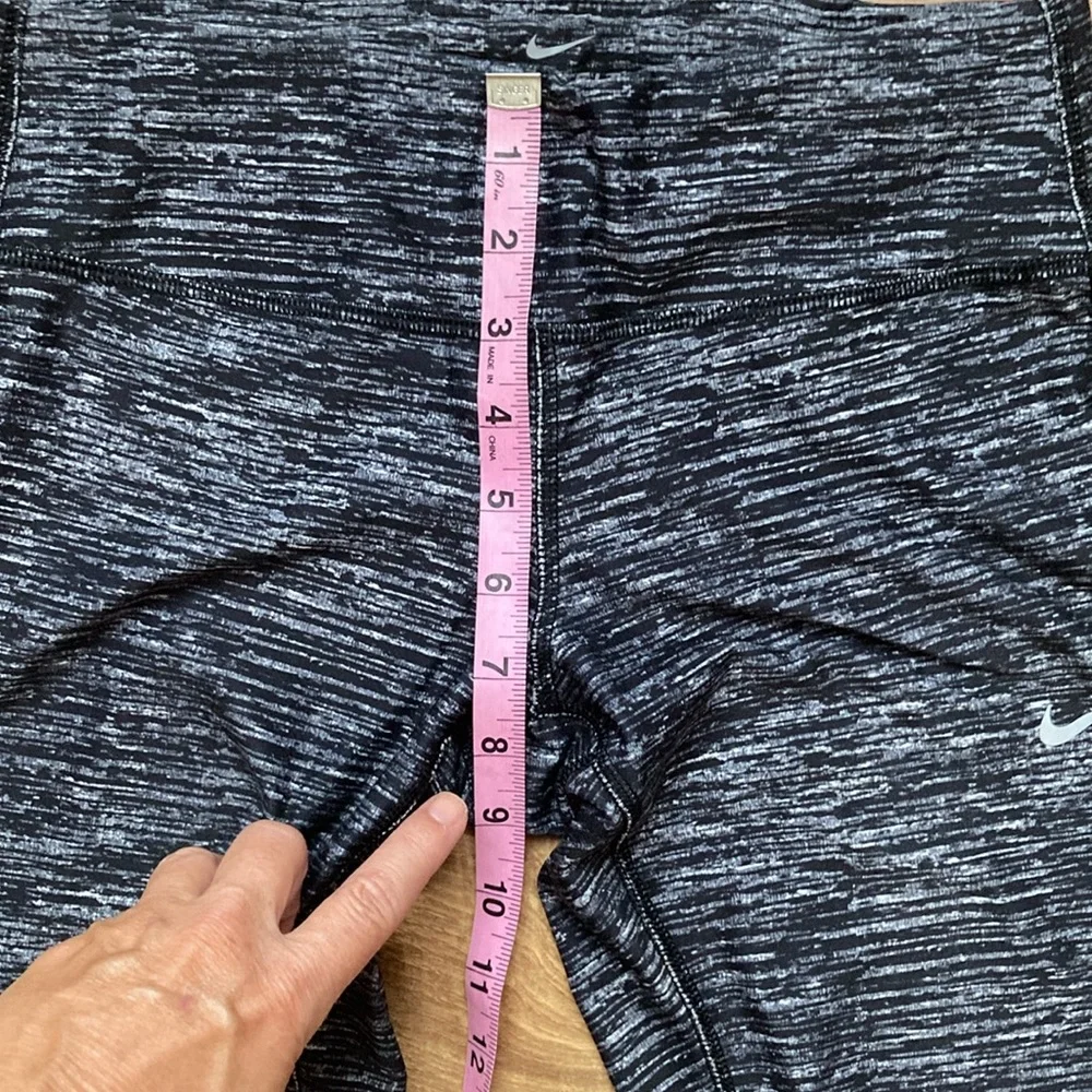 Nike DriFit Capri Marled Leggings. Size S
